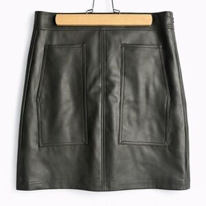 LOFT Olive Faux Leather Mini Skirt Women’s 12 – Front Patch Pockets